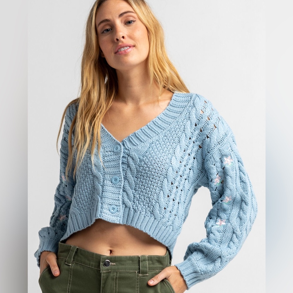 Sky & Sparrow cropped embroidered sweater